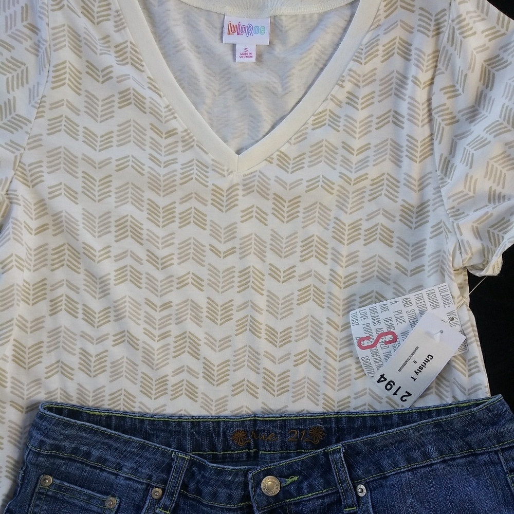 Lularoe Christy T tee NWT Size Small
